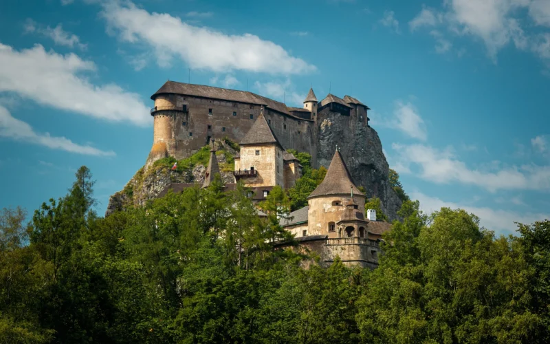 TOP 8 hradov a zámkov na Slovensku, ktoré stoja za návštevu